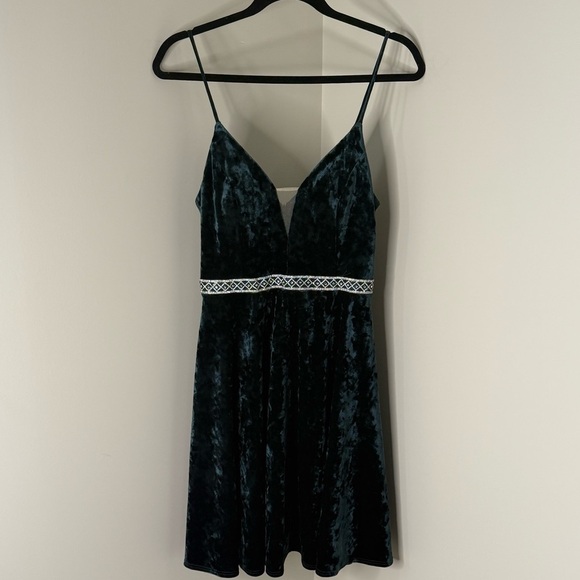 La Scala Dark Emerald Mini Dress Velvet & Bejeweled Waistline | Holiday Vintage - Picture 3 of 7